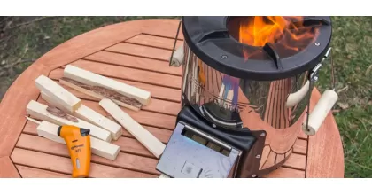 What is and how does the Petromax Rocket RF33 wood burner work?