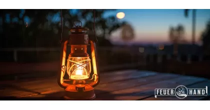How does the FEUERHAND lantern work?