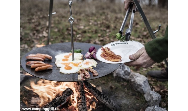 Hanging firebowl with cooking tripod