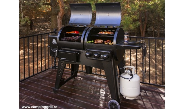 COMBO gas grill and pellet smoker Pit Boss Navigator 1230