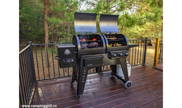 COMBO gas grill and pellet smoker Pit Boss Navigator 1230