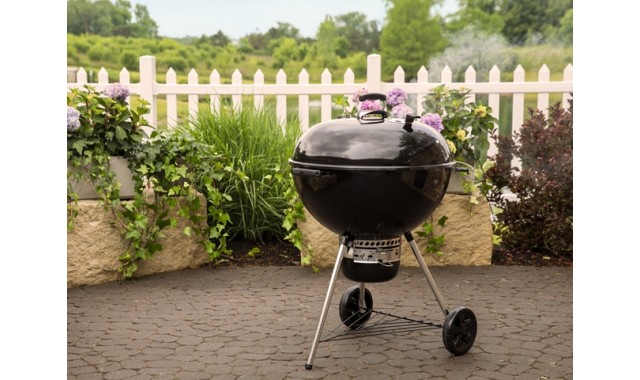 Charcoal grill Weber Master-Touch Premium Crafted 67 cm