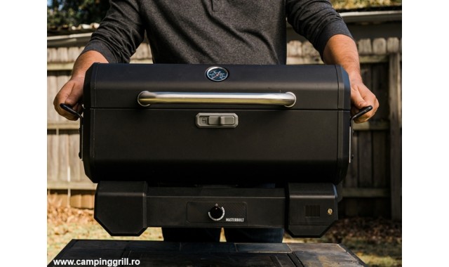 Portable charcoal grill Masterbuilt