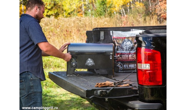 Portable pellet grill Pit Boss Navigator 150 