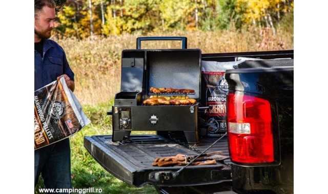 Portable pellet grill Pit Boss Navigator 150 