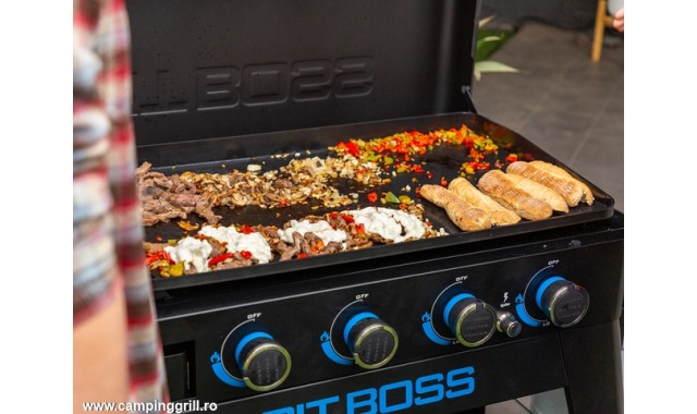 Ultimate plancha Pit Boss grill with 4 gas burners with cover and tools