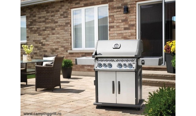 Garden grill ROGUE SE525RSIB with rotisserie