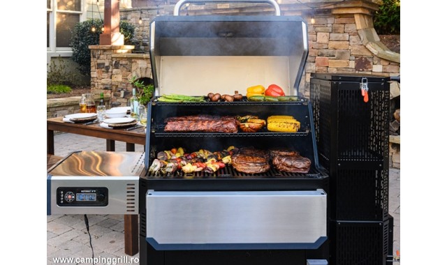 Charcoal grill with griddle Masterbuilt Gravity 800