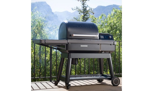  Ironwood Traeger pellet smoker grill