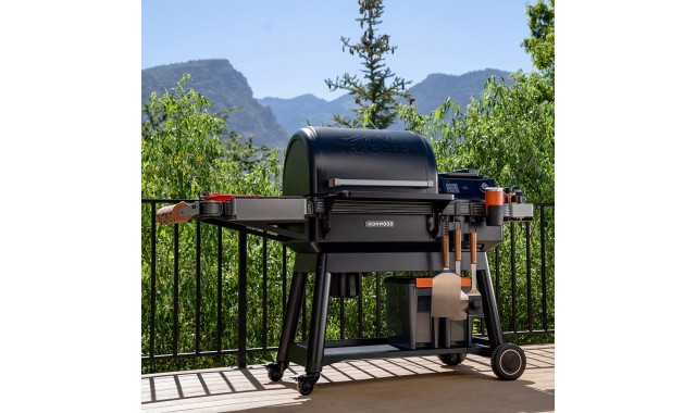  Ironwood Traeger pellet smoker grill