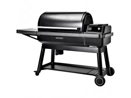 Ironwood XL Traeger pellet smoker grill