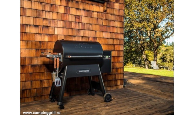  Ironwood 885 Traeger pellet grill 